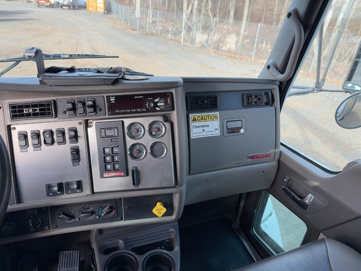 2017-kenworth-t270-image-36