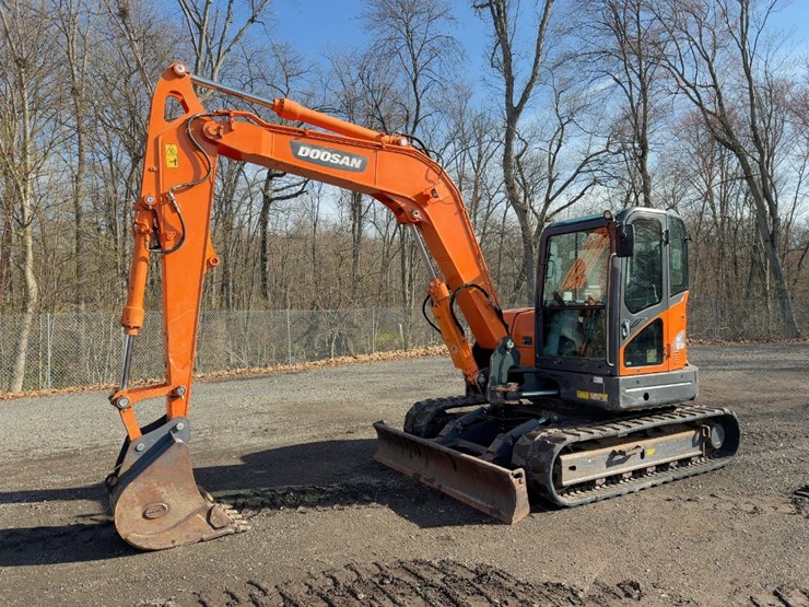 2019-doosan-dx85r-3-image-1