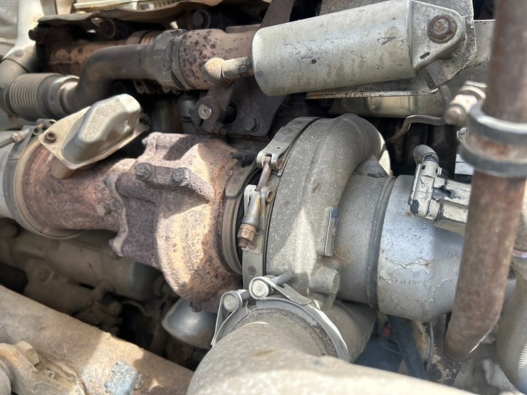 2010-massey-ferguson-8-image-53