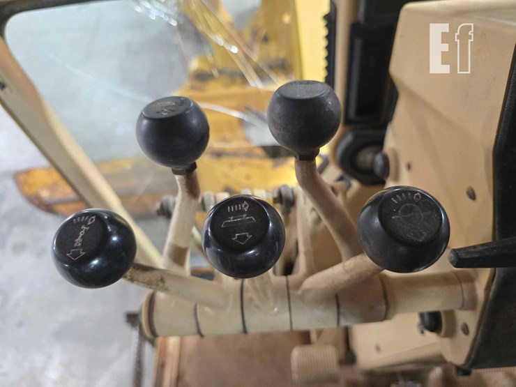 2005-caterpillar-140h-image-19