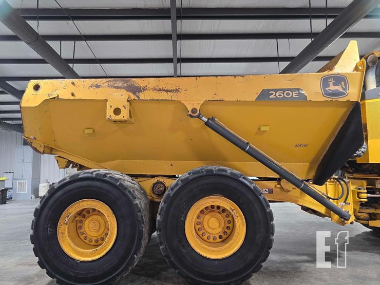 2021-deere-260e-image-18