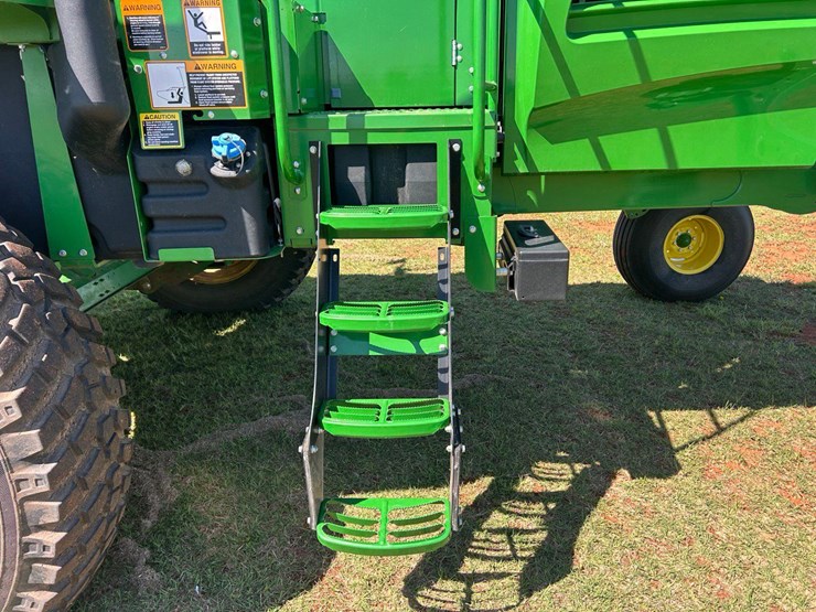 2022-john-deere-w235m-image-10