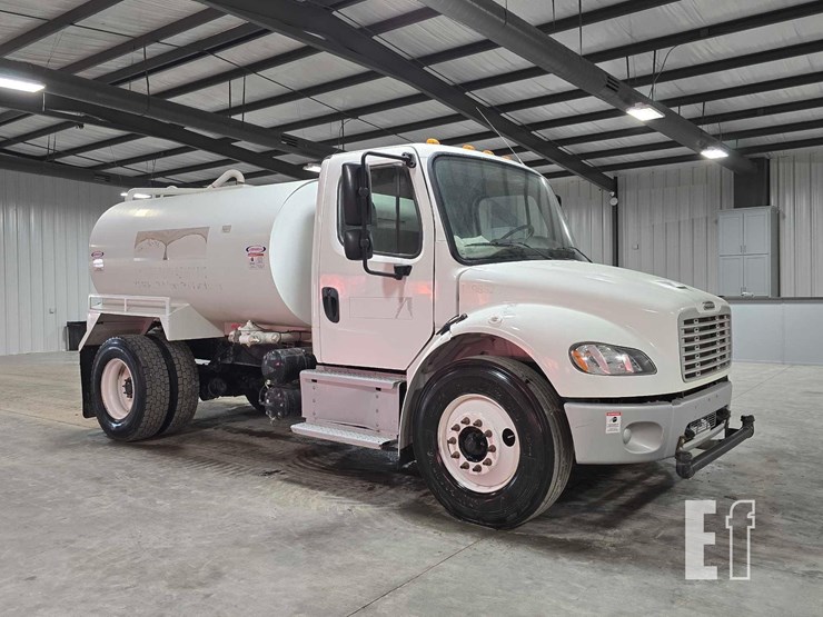 2022-freightliner-business-class-m2-106-image-2