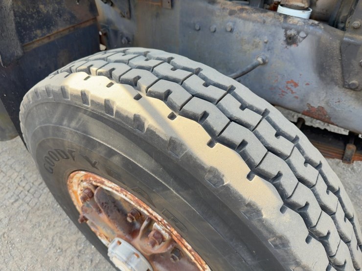 1984-mack-dm686s-image-12