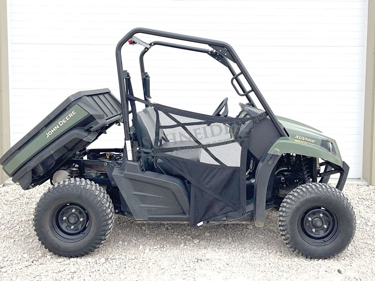 2022-john-deere-gator-image-5