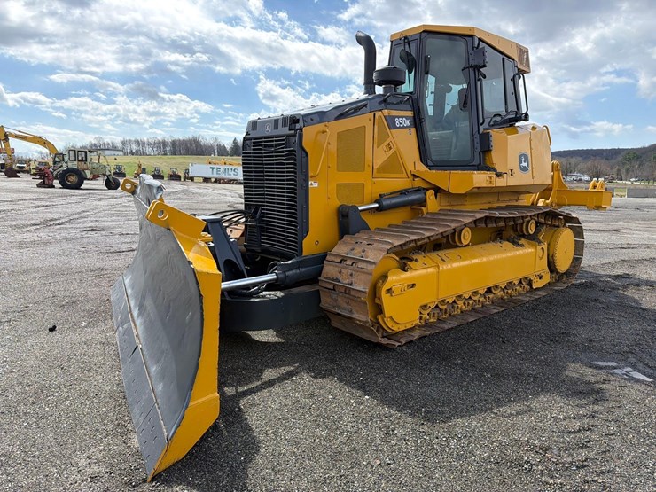 2019-deere-850k-lt-image-3
