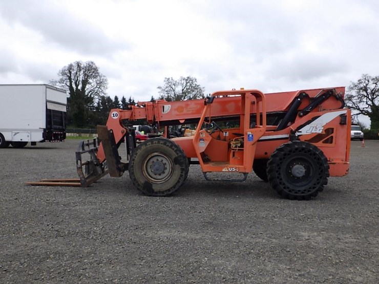 2011-jlg-10054-telescopic-reach-lift-image-8