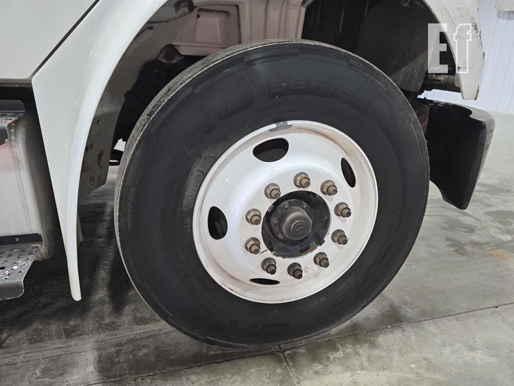 2012-freightliner-business-class-m2-106-image-26