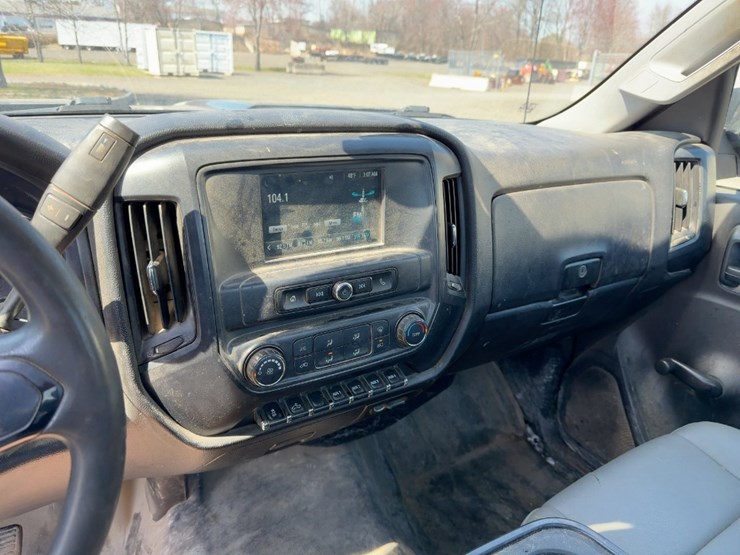 2017-chevrolet-silverado-2500hd-image-24