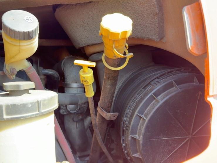 2012-international-7600-image-9