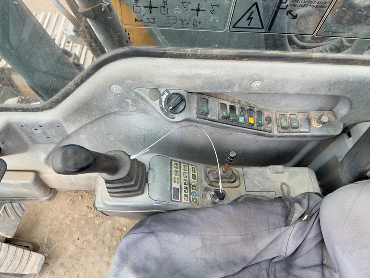 2006-volvo-ec140b-lc-image-39