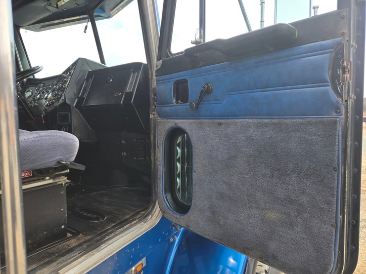 1991-peterbilt-357-image-59