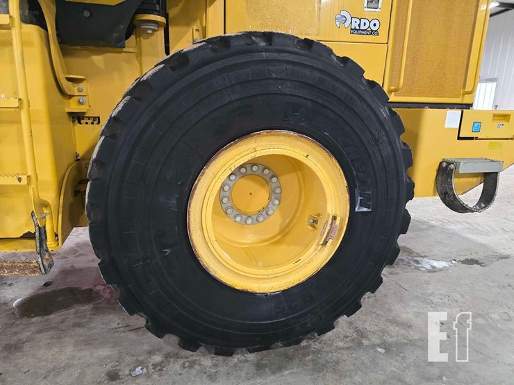 2017-deere-644k-image-27