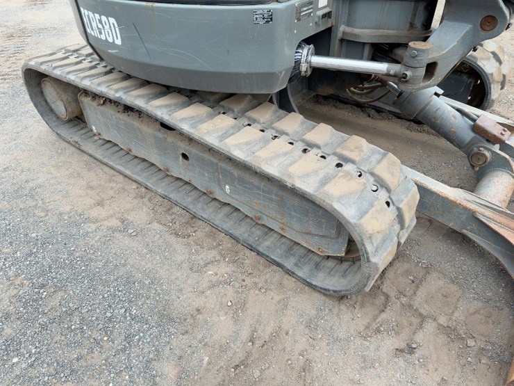 2014-volvo-ecr58d-image-19