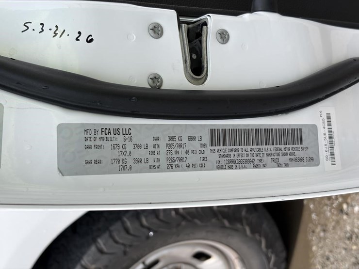 2016-dodge-1500-image-18