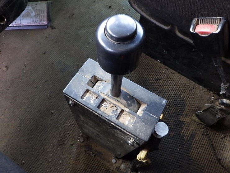 2010-peterbilt-337-image-45