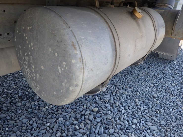 2000-isuzu-nqr-image-17