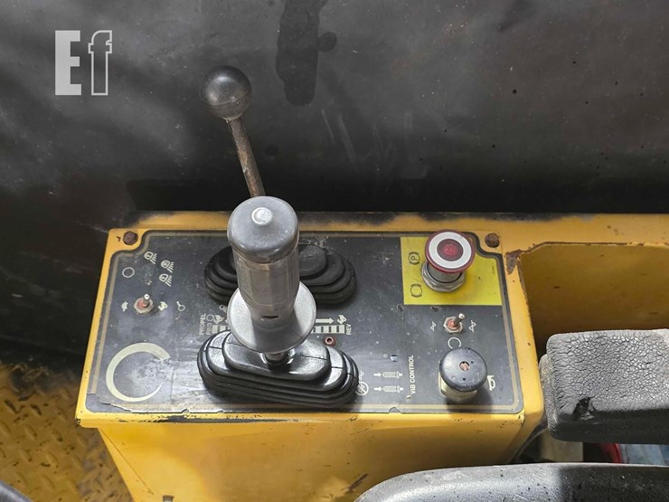 1996-caterpillar-cp-563c-image-23