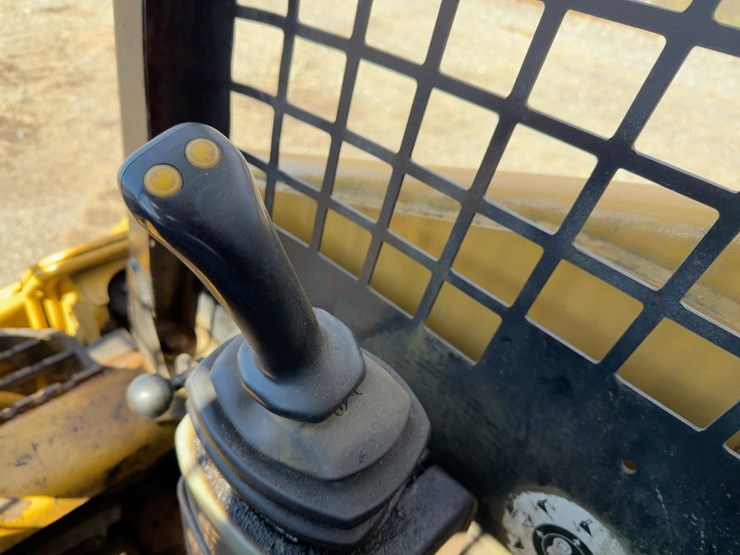 2002-caterpillar-247-image-20