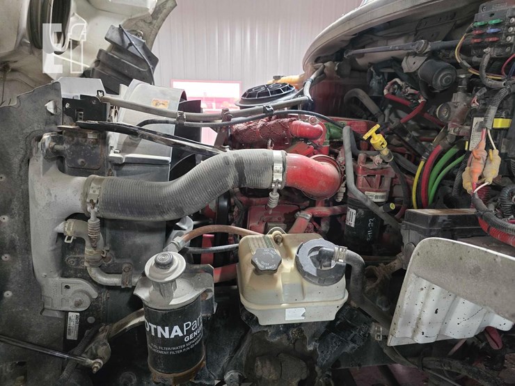 2015-freightliner-business-class-m2-106-image-23