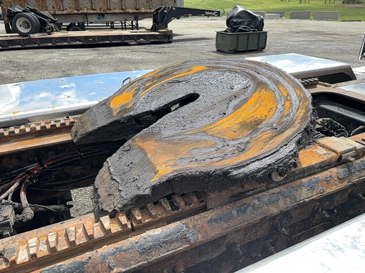 2013-peterbilt-388-image-12