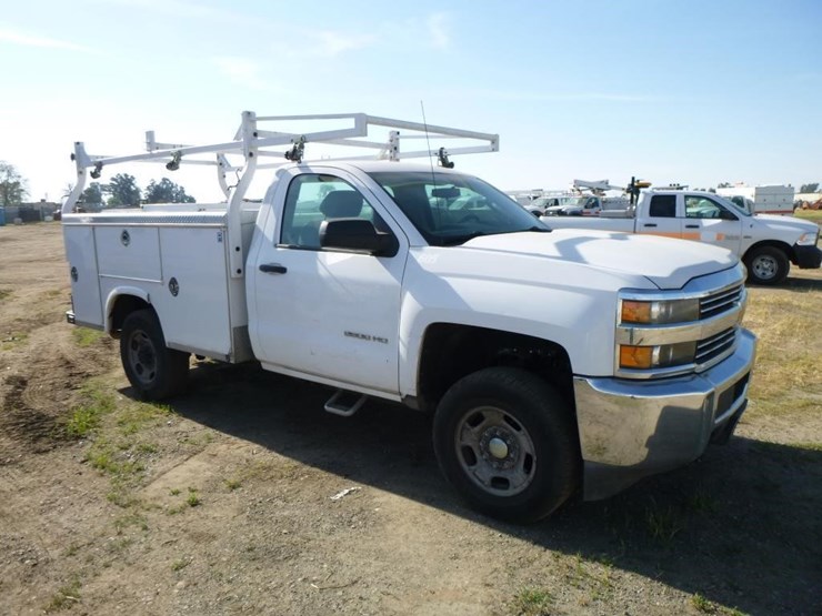 2017-chevrolet-2500hd-image-3