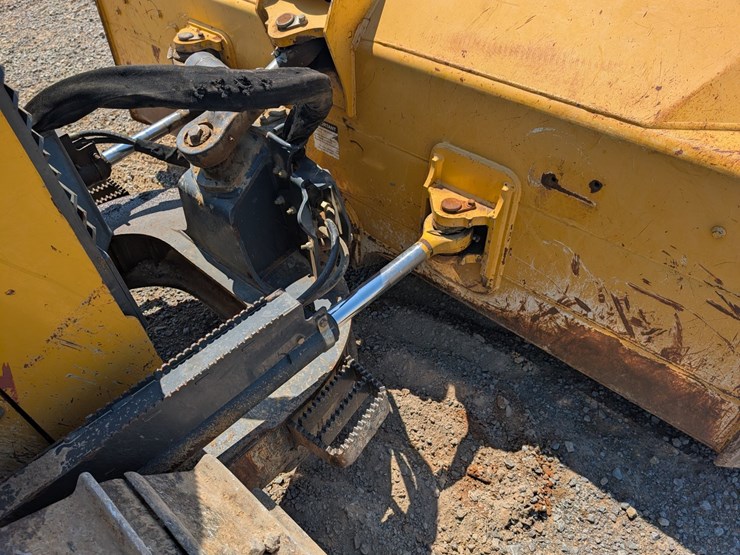 deere-650k-xlt-image-12