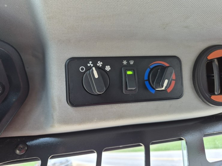 2020-bobcat-s76-image-17