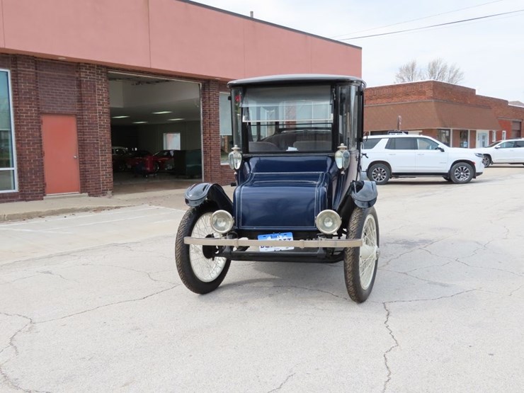 1918-detroit-model-74-brougham-electric-car-image-2
