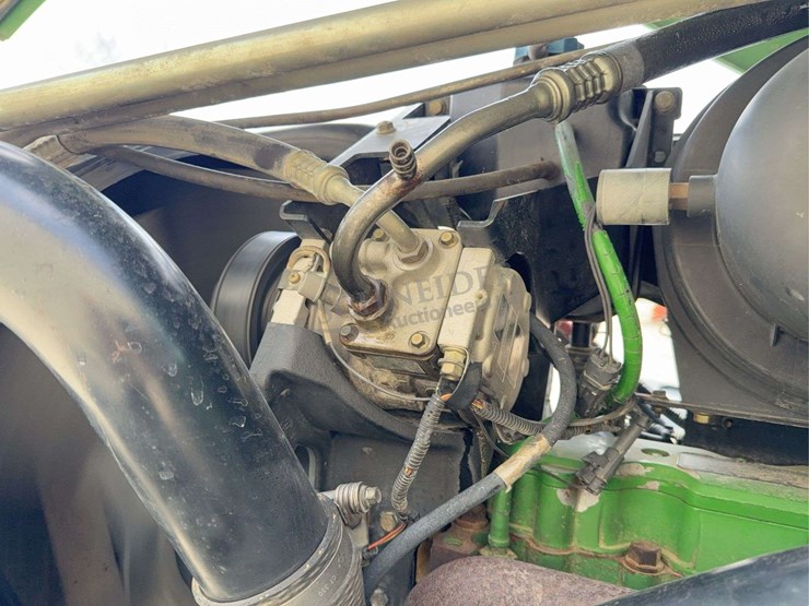 john-deere-200-image-61