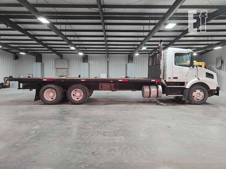 2008-volvo-vnm64200-image-6