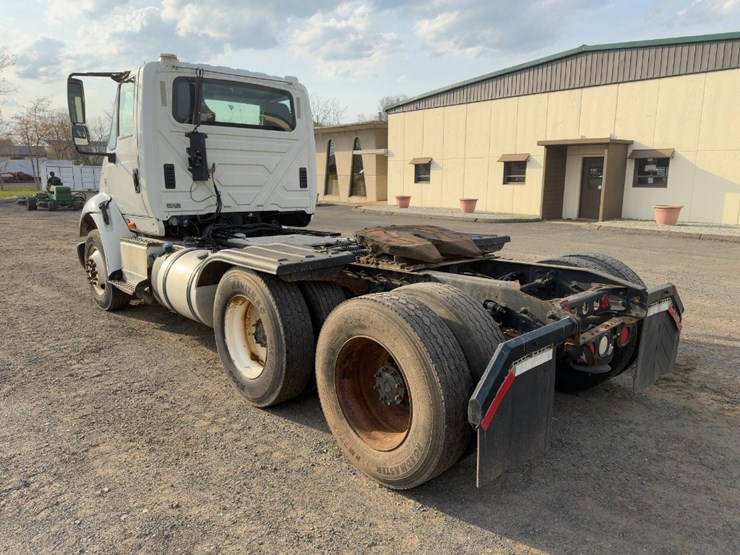 2015-international-8600-image-3