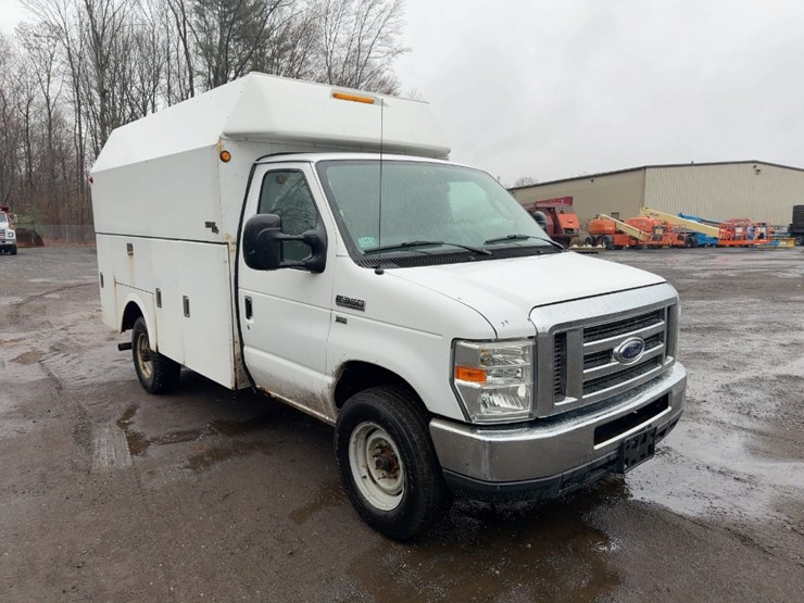 2011-ford-e350-image-7