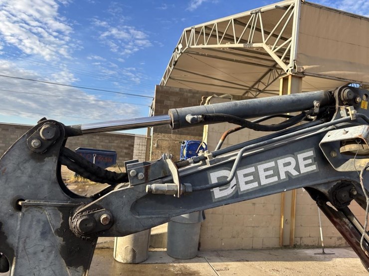 2006-deere-27d-image-15