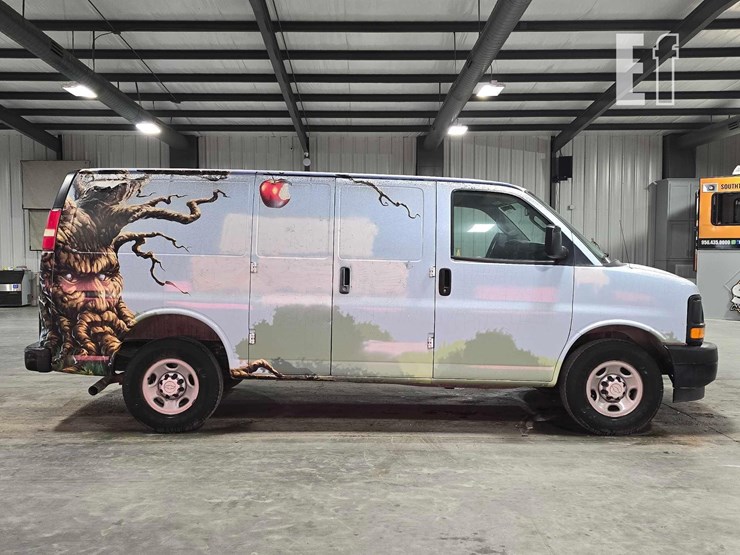 2017-chevrolet-express-2500-image-6