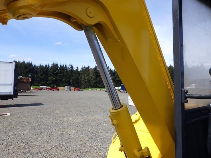 komatsu-pc28uu-image-13