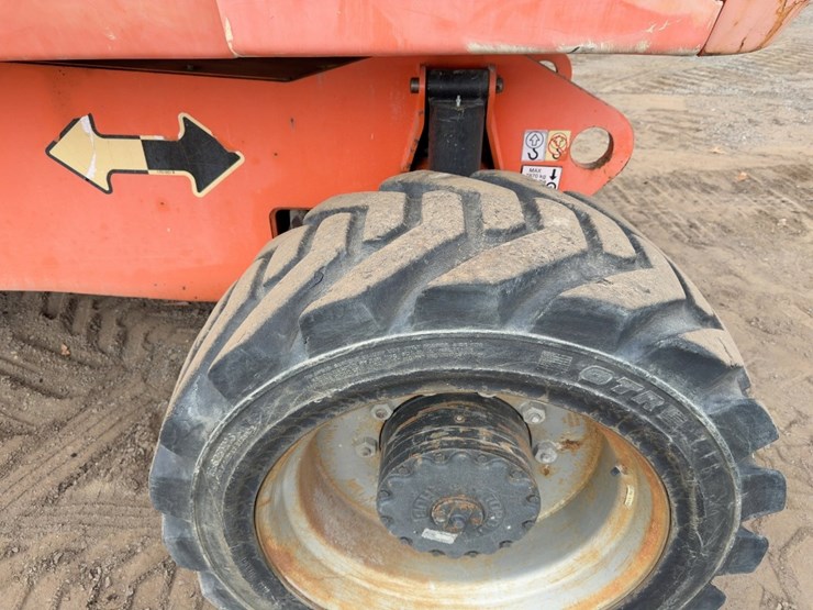 2008-jlg-800s-image-12