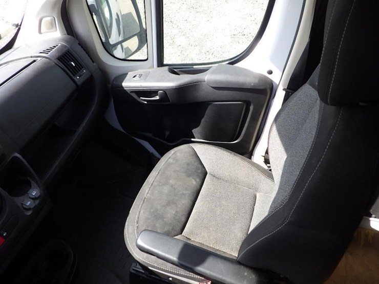 2018-dodge-3500-image-33