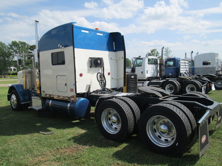 2008-peterbilt-389-image-4