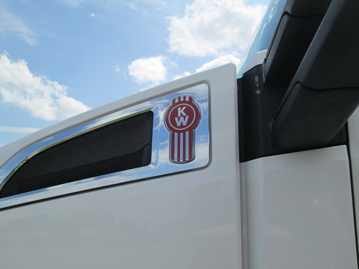 2020-kenworth-t680-image-15