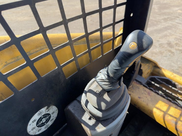 2002-caterpillar-247-image-19