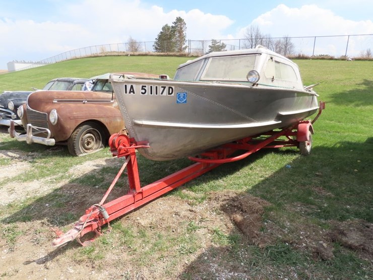 1957-9-crestliner-aluminum-boat-with-trailer-and-motor-image-3