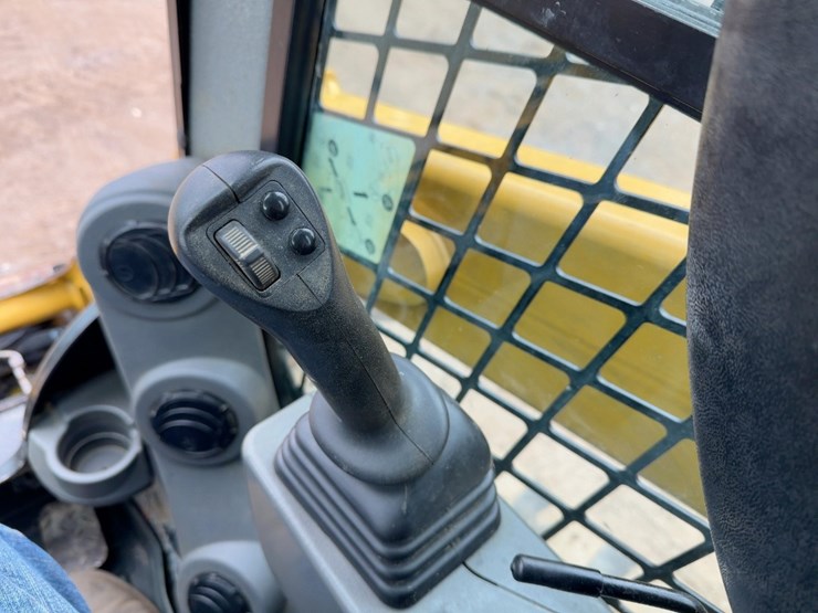 2021-caterpillar-259d3-image-21