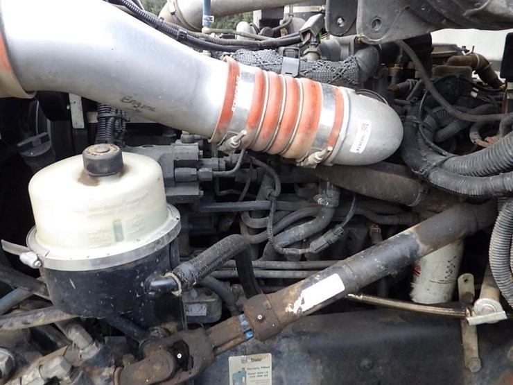 2010-peterbilt-337-image-12