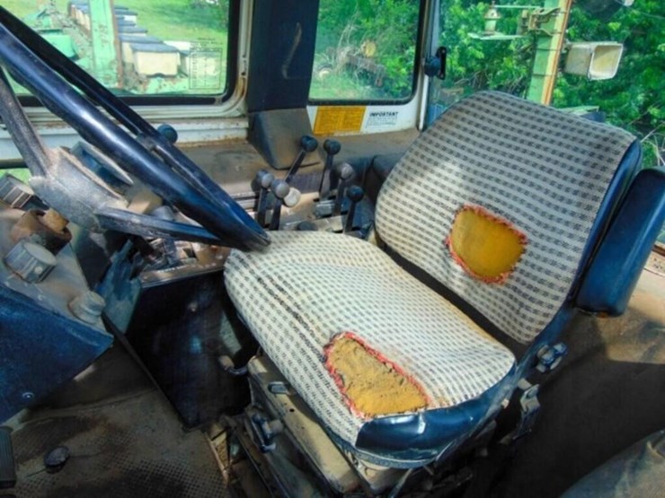 case-2090-tractor-image-17