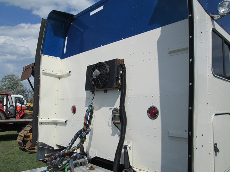 2008-peterbilt-389-image-15