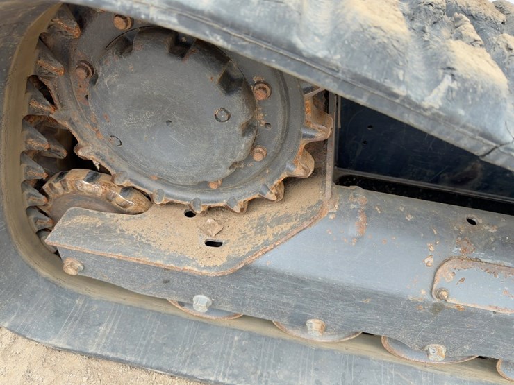 2020-bobcat-t740-image-13