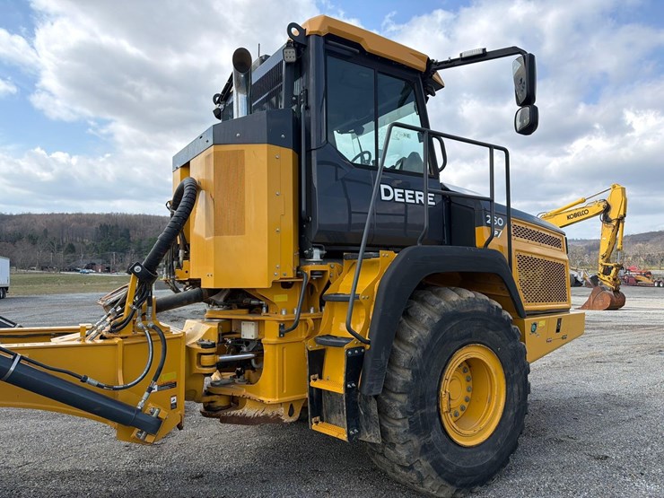 2024-deere-260p-image-11