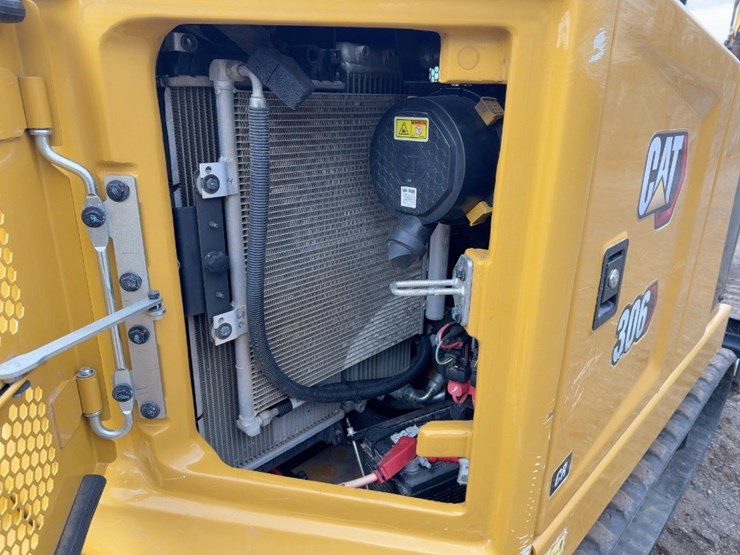 2022-caterpillar-306-image-27