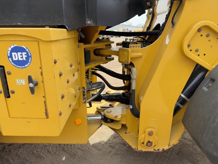 2016-caterpillar-938m-image-18